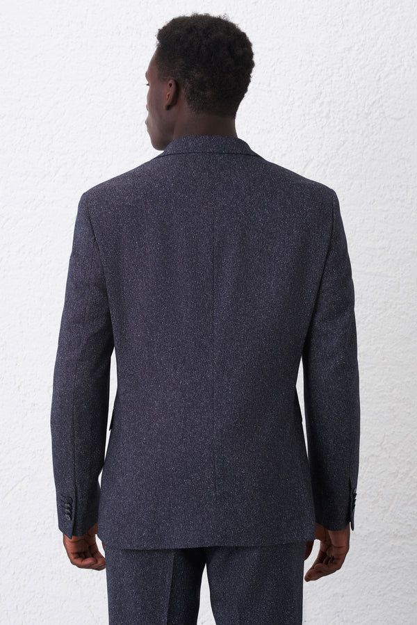 Single-breasted suit in textured fabric
