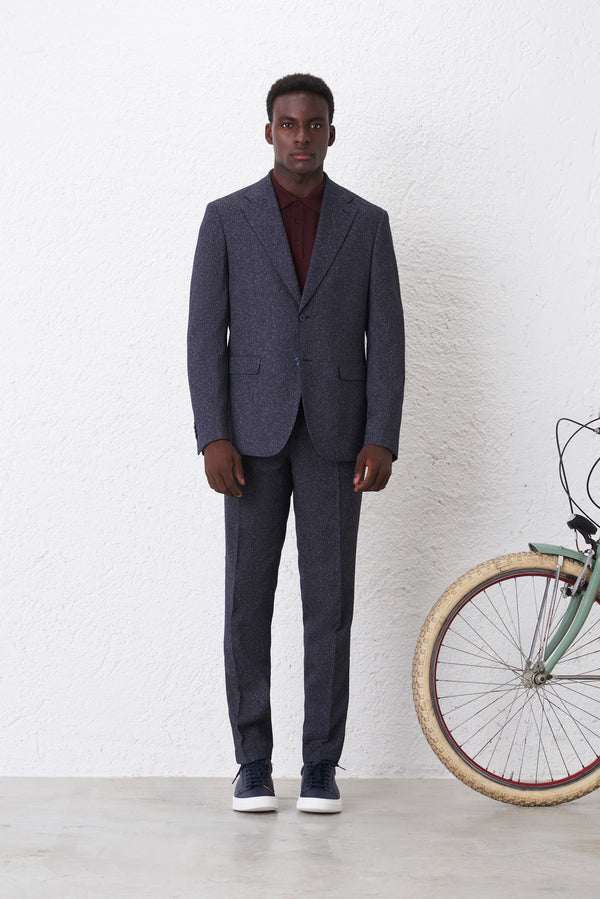 Single-breasted suit in textured fabric