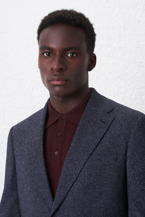 Single-breasted suit in textured fabric