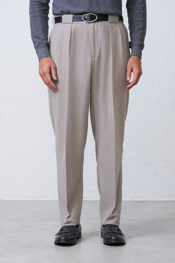 Pantalone Baggy Fit con Pence Baciate in misto lana