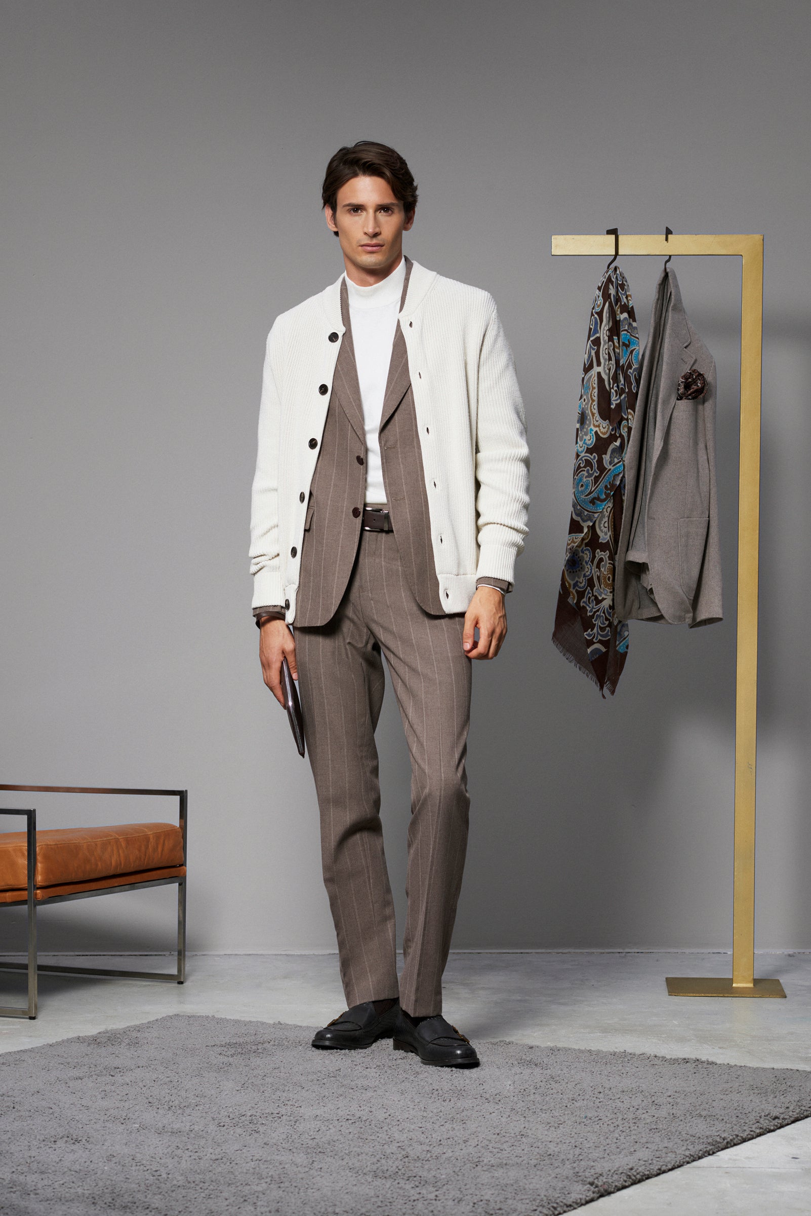 Look Gessato e cardigan - capsule Terre di Tabacco Hitch Man