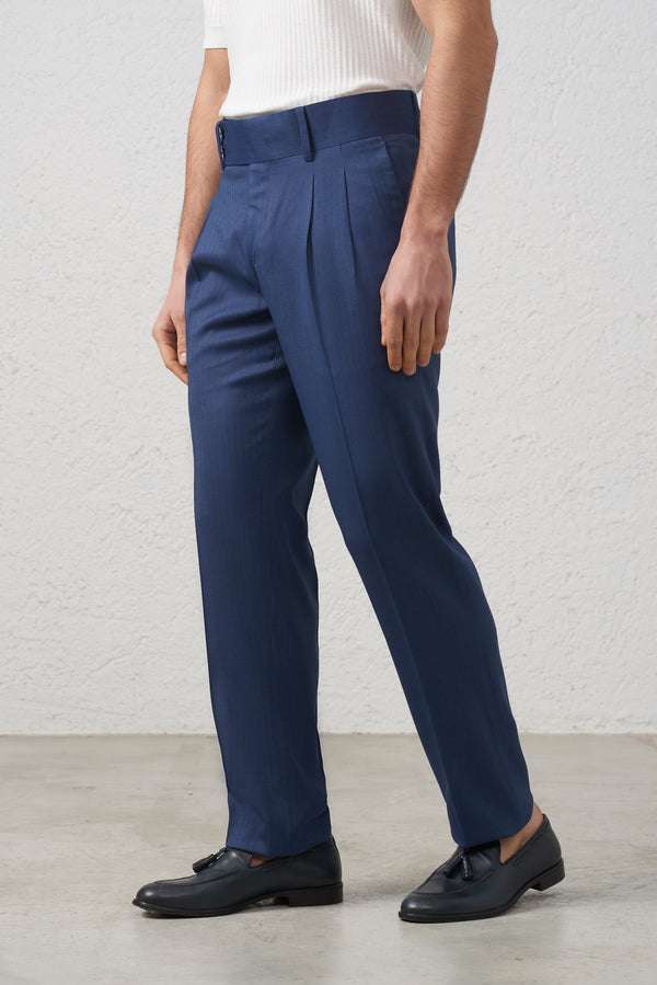 Abito Doppiopetto  in Tessuto Solaro con Pantalone Vita Alta e Doppia Pince