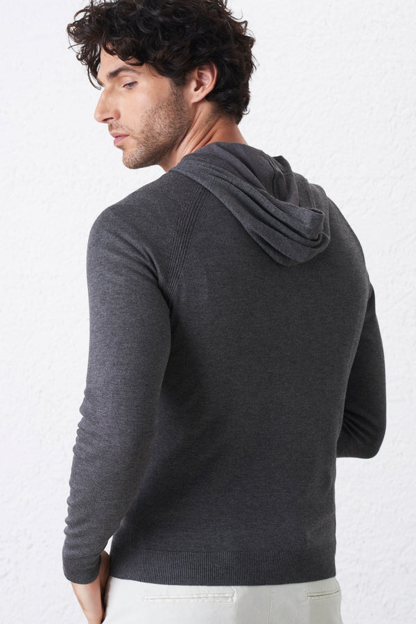 Cardigan con Cappuccio e Zip
