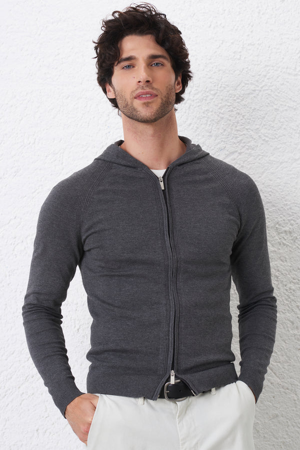 Cardigan con Cappuccio e Zip