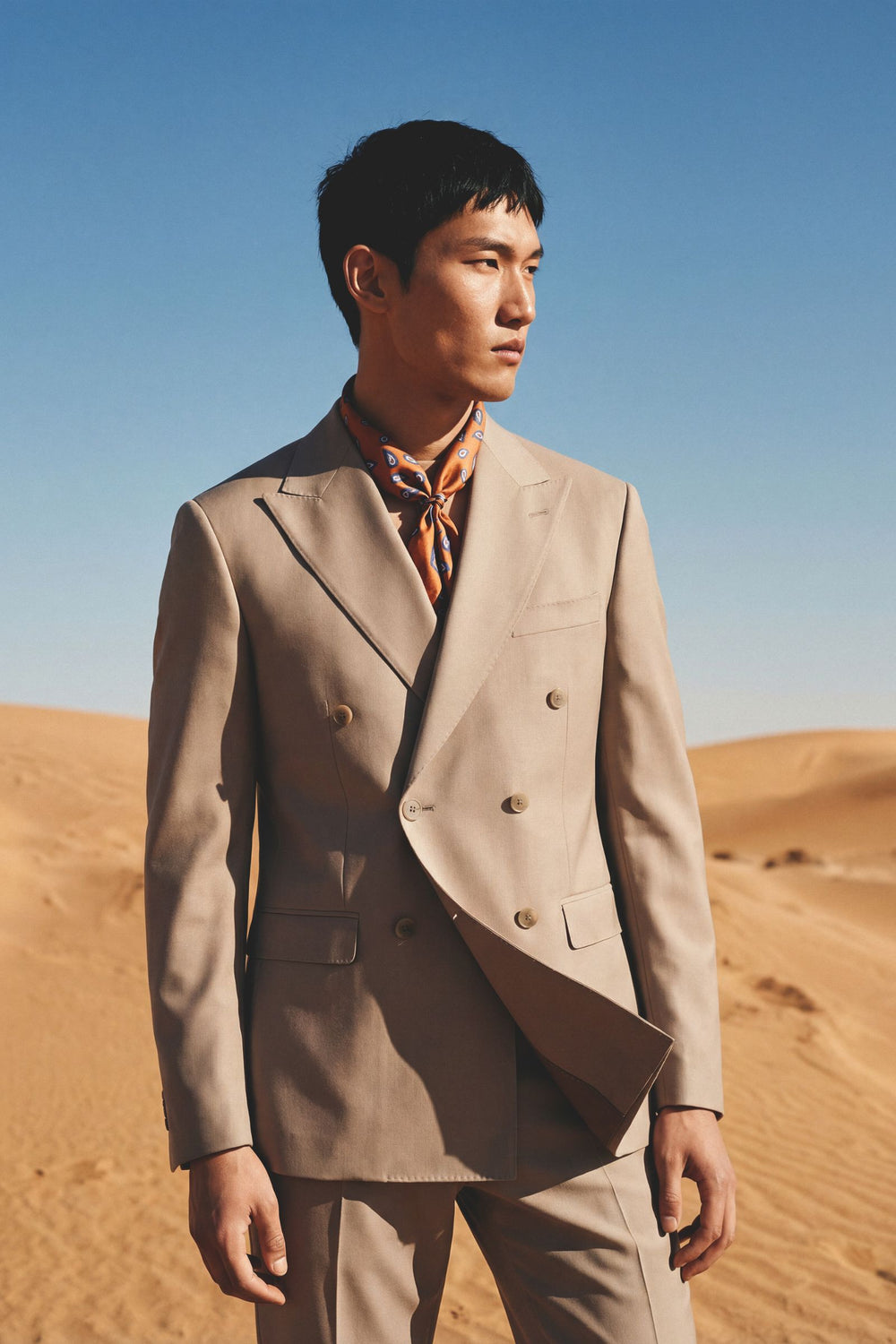 Abito Doppiopetto Beige in Fresco Lana con Pantalone Vita Alta