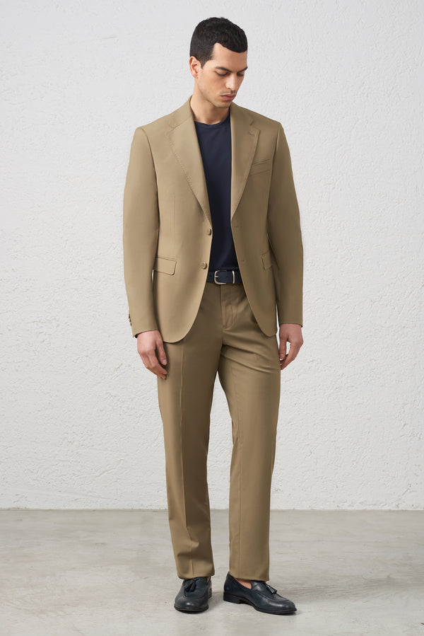 Abito uomo slim fit verde sabbia elegante e moderno