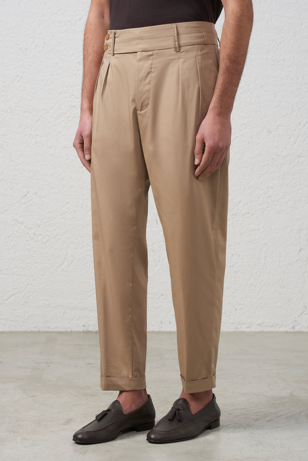 Pantalone Vita Alta con Doppio Bottone e Pinces