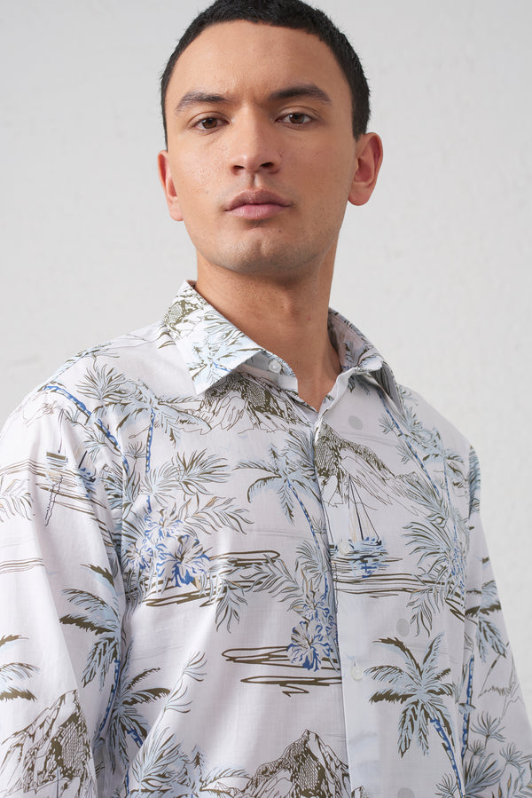 Camicia Comfort Fit con Fantasia Tropicale