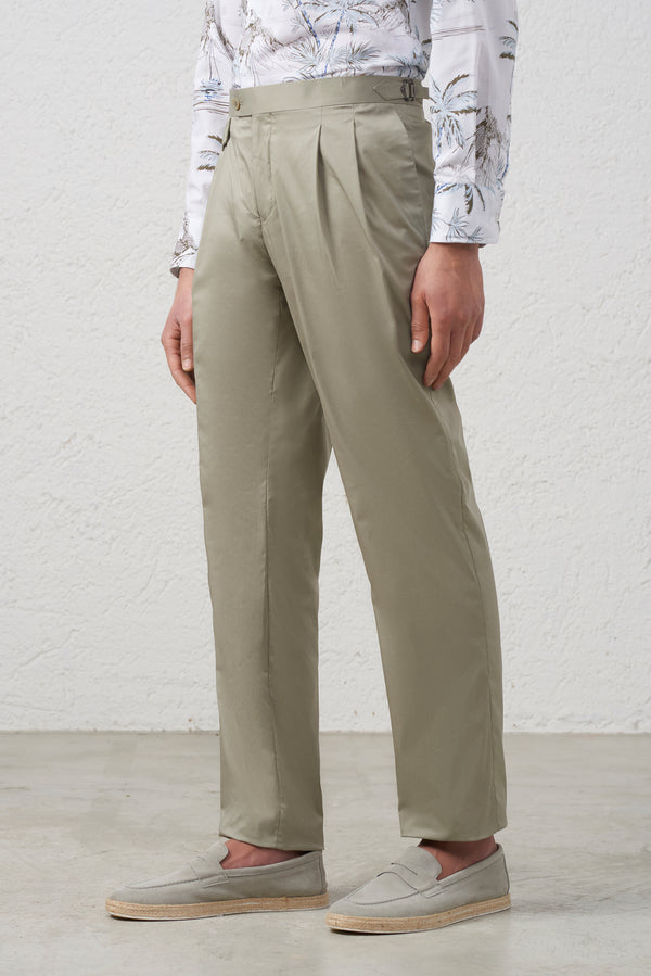 Pantalone con Pinces e Taschino in Cotone Tecnico Stretch Verde