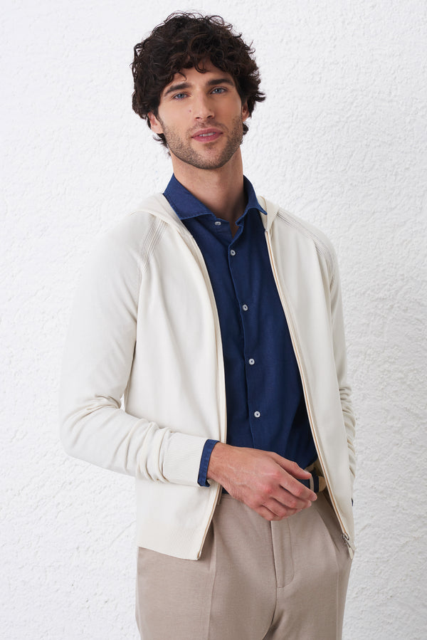 Cardigan con Cappuccio e Zip