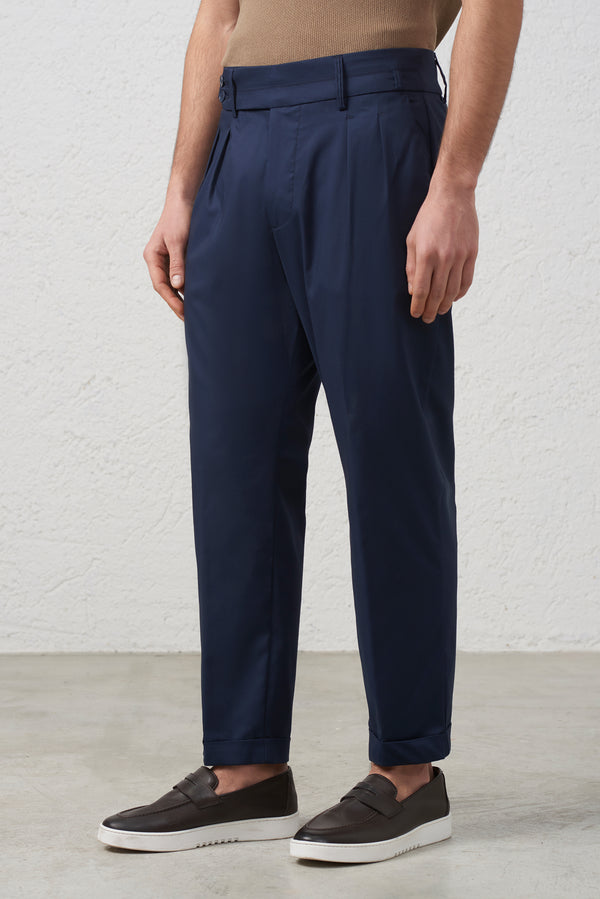 Pantalone Vita Alta con Doppio Bottone e Pinces
