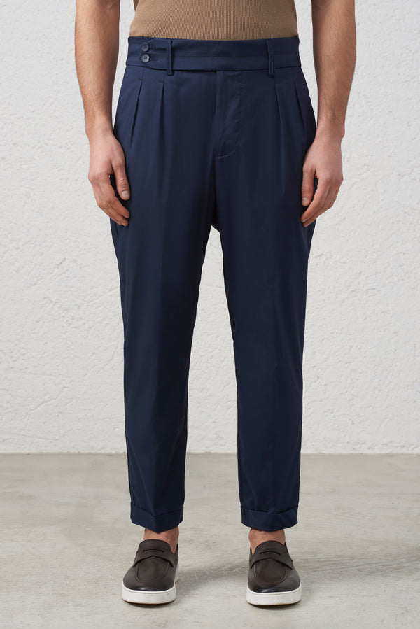 Pantalone Vita Alta con Doppio Bottone e Pinces