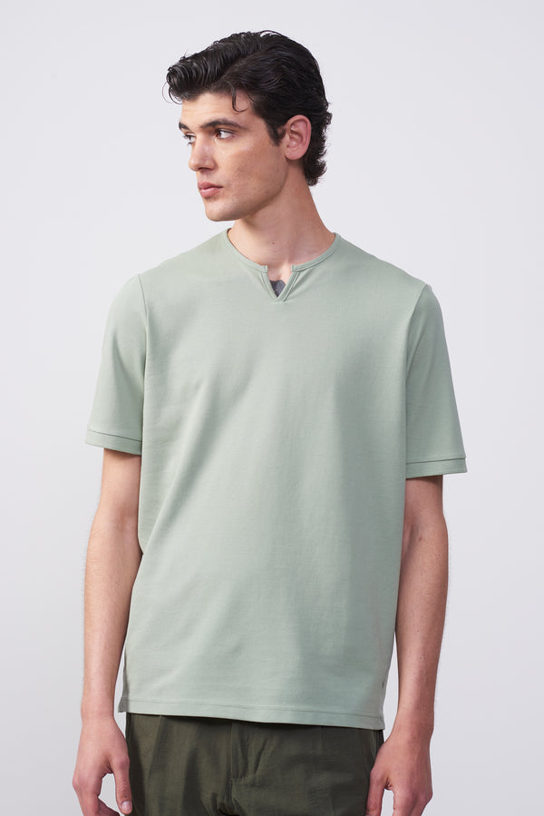 T-Shirt in Piqué di Cotone con Collo a V Aperto