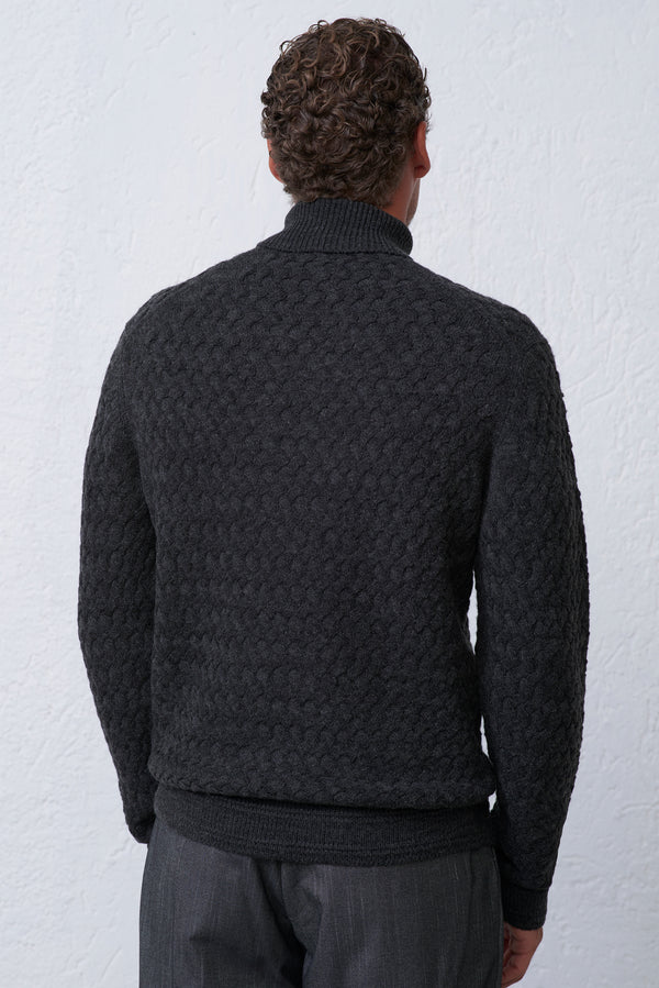 Maglia Collo Alto con Lavorazione Intrecciata Uomo