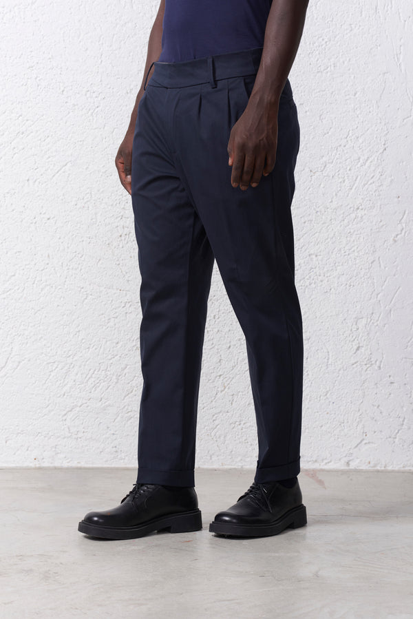 Pantalone Vita Alta con Doppia Pinces e Fibbia Laterale