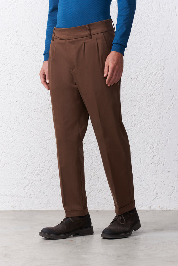 Pantalone Vita Alta con Doppia Pinces e Fibbia Laterale