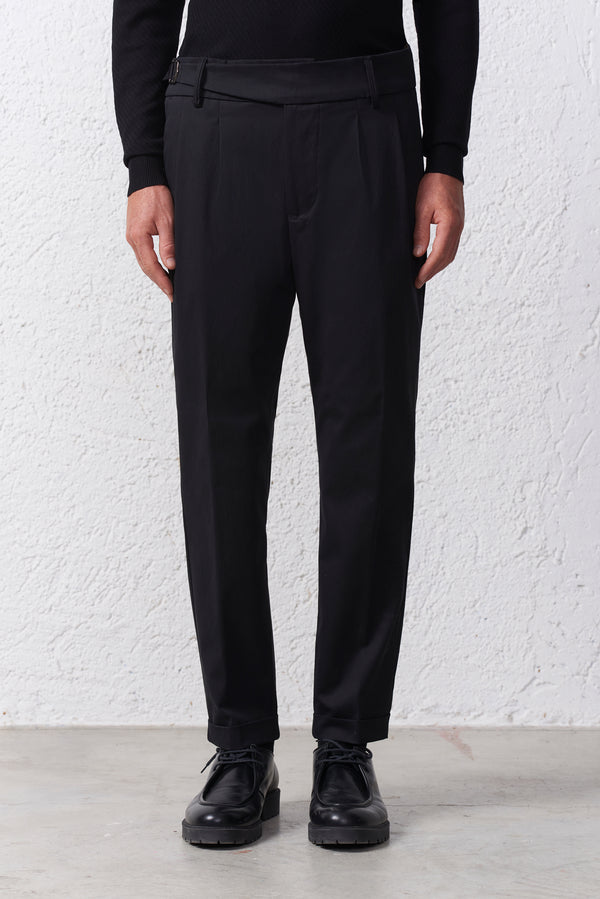 Pantalone Vita Alta con Doppia Pinces e Fibbia Laterale