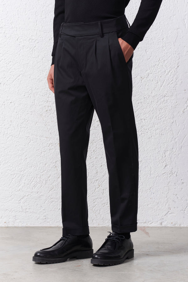 Pantalone Vita Alta con Doppia Pinces e Fibbia Laterale