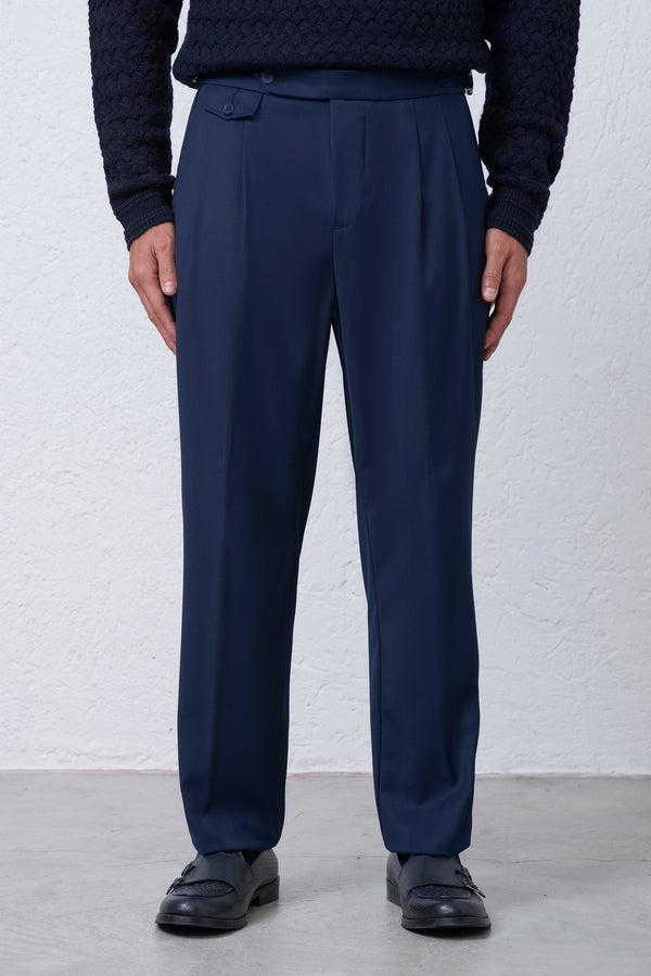 Pantalone  con Doppia Pince e Regolatori Laterali in Viscosa Stretch