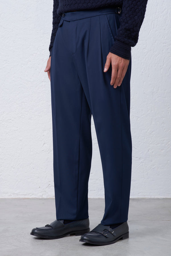 Pantalone  con Doppia Pince e Regolatori Laterali in Viscosa Stretch