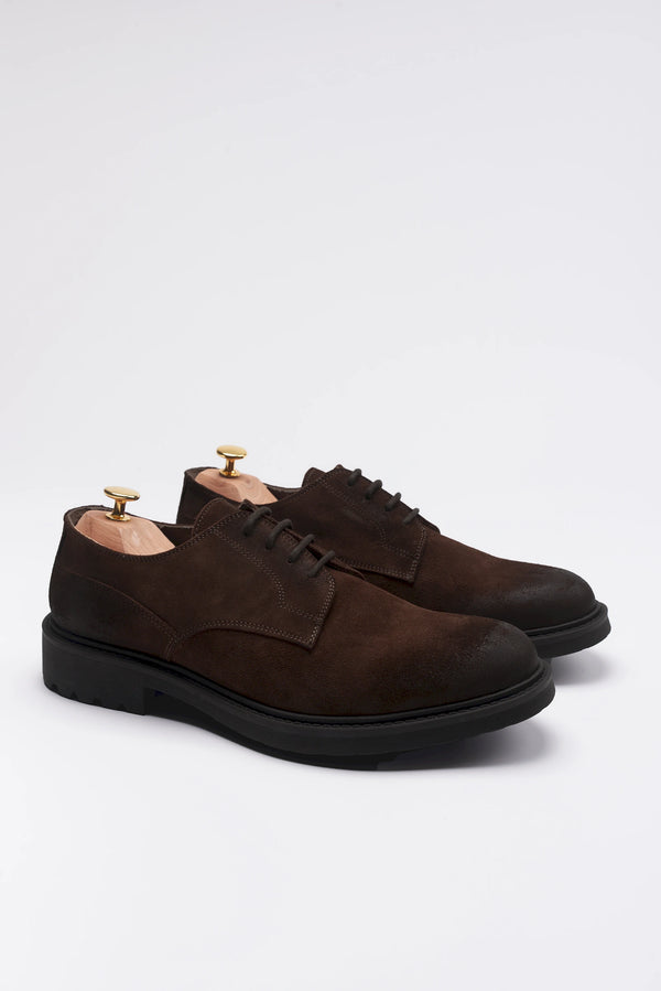 Scarpa stringata moro in camoscio effetto vintage