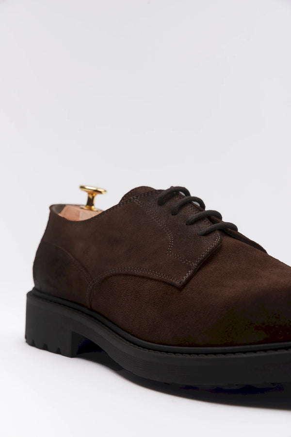 Scarpa stringata moro in camoscio effetto vintage