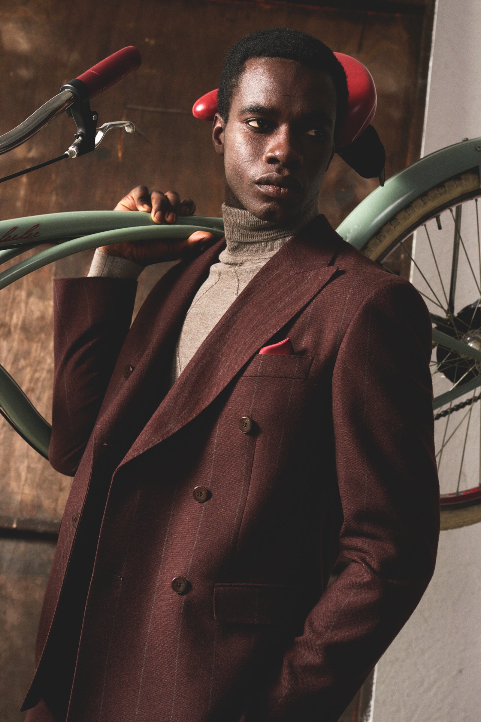 Look FW25/26 – doppiopetto bordeaux e bicicletta