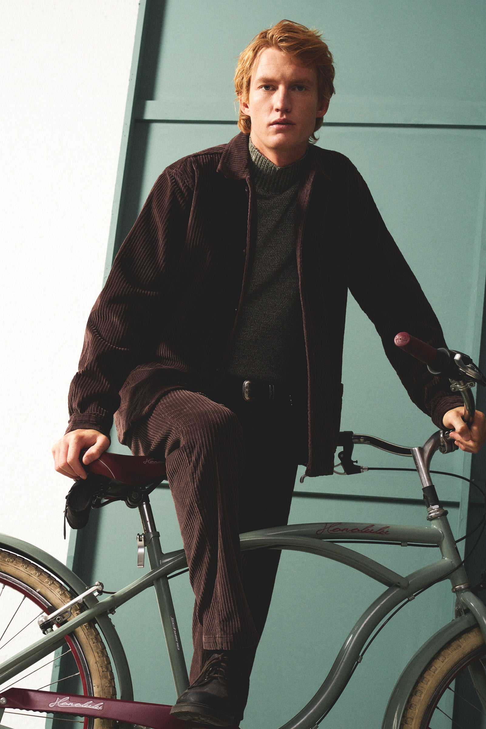 Look FW25/26 – completo in velluto marrone e bicicletta